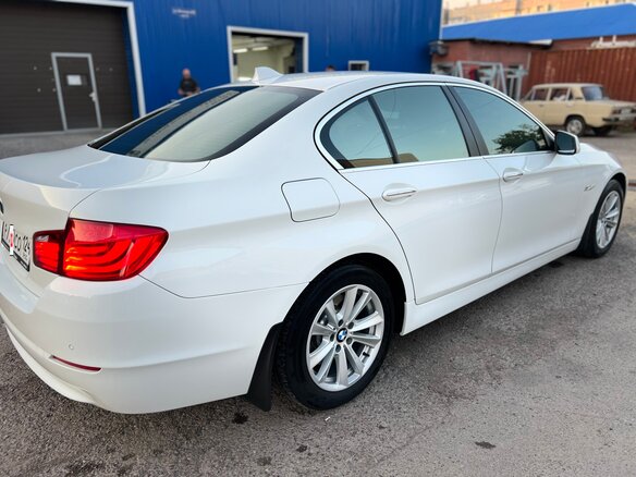 2012 BMW 5 серии 520i VI (F10/F11/F07), белый, 2000000 рублей - вид 6