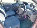 2001 Toyota Vitz I (P10), розовый, 399000 рублей - вид 8