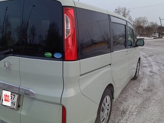 2016 Honda Stepwgn V, белый, 1920000 рублей, вид 5