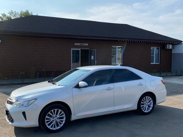 2014 Toyota Camry VII (XV50) Рестайлинг, белый, 2150000 рублей - вид 1
