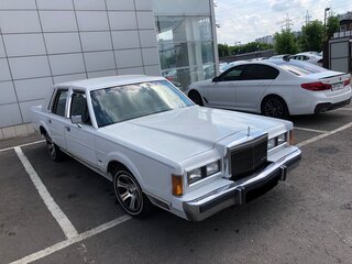 1989 Lincoln Town Car I, белый, 5000000 рублей, вид 5