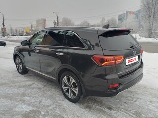 2018 Kia Sorento III Prime Рестайлинг, коричневый, 3000000 рублей, вид 4