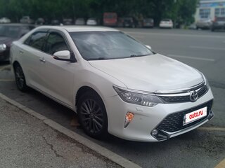 2018 Toyota Camry VII (XV50) Рестайлинг 2, белый, 2000000 рублей, вид 3