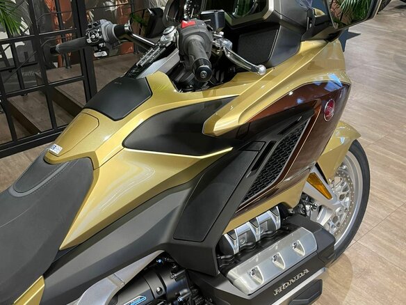 2025 Honda GL 1800 Gold Wing, золотистый, 4750000 рублей - вид 3