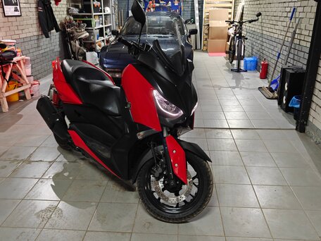 2018 Yamaha XMAX, красный, 460000 рублей, вид 3