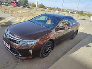 2017 Toyota Camry VII (XV50) Рестайлинг 2, коричневый, 2400000 рублей, вид 1