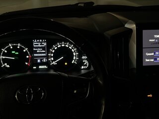 2020 Toyota Land Cruiser 200 Series Рестайлинг 2, белый, 9200000 рублей, вид 4