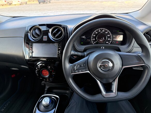 2017 Nissan Note e-Power II Рестайлинг, красный, 1150000 рублей - вид 19