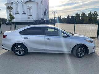 2020 Kia Forte III, серебристый, 1750000 рублей, вид 3