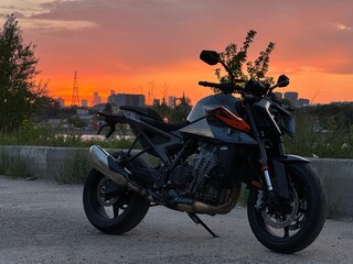 2024 KTM 990 Duke, серый, 1290000 рублей, вид 2