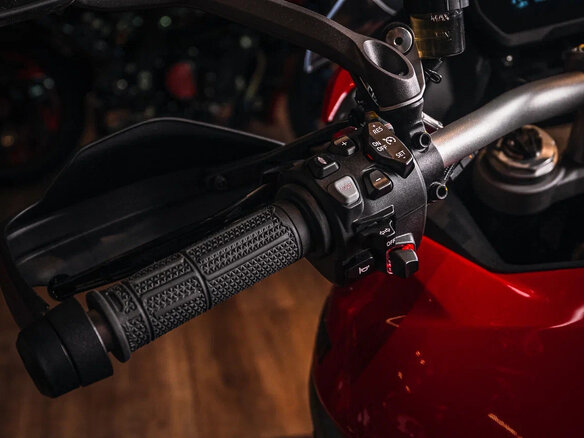 2026 Ducati Multistrada V4, красный, 3090000 рублей - вид 21