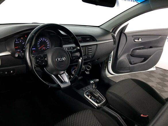 2018 Kia Rio X-Line IV, белый - вид 12