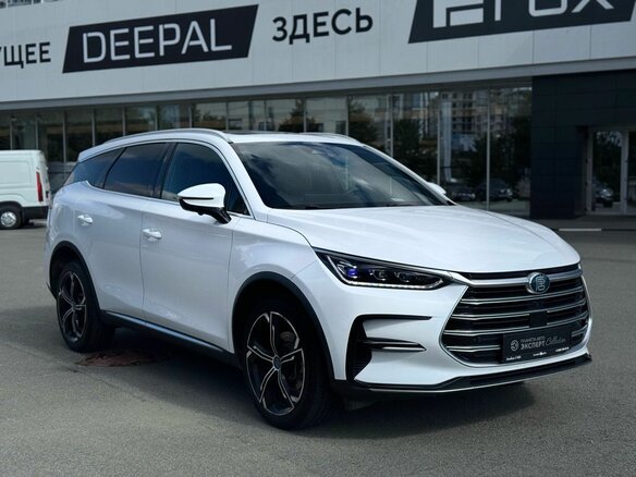 2021 BYD Tang DM-i II Рестайлинг 1, белый, 2590000 рублей - вид 2