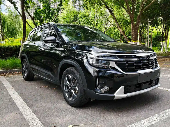 2023 Kia Seltos I Рестайлинг, чёрный - вид 2