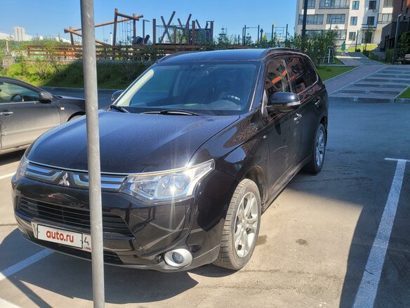 2013 Mitsubishi Outlander III, чёрный, 1700000 рублей - вид 4