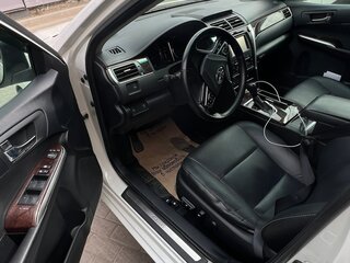 2016 Toyota Camry VII (XV50) Рестайлинг, белый, 2350000 рублей, вид 4