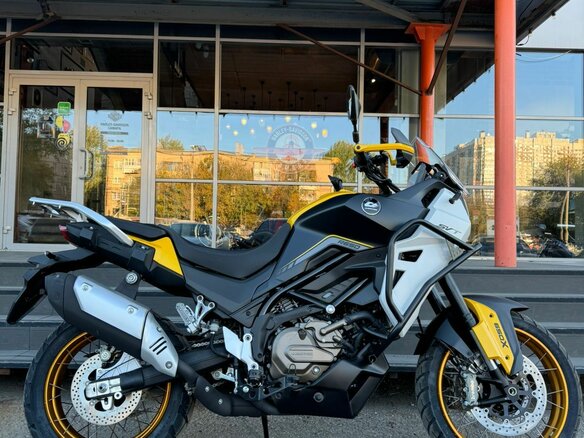 2025 QJMotor SVT 650 X, чёрный, 710000 рублей