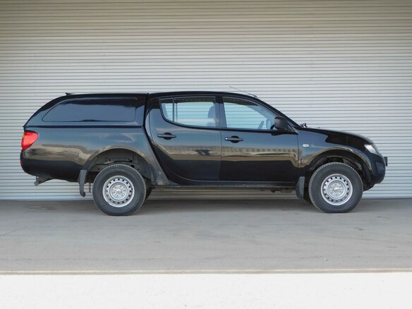 2014 Mitsubishi L200 IV, чёрный - вид 4
