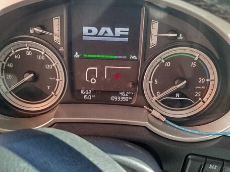 2016 DAF XF, жёлтый, 5900000 рублей, вид 5