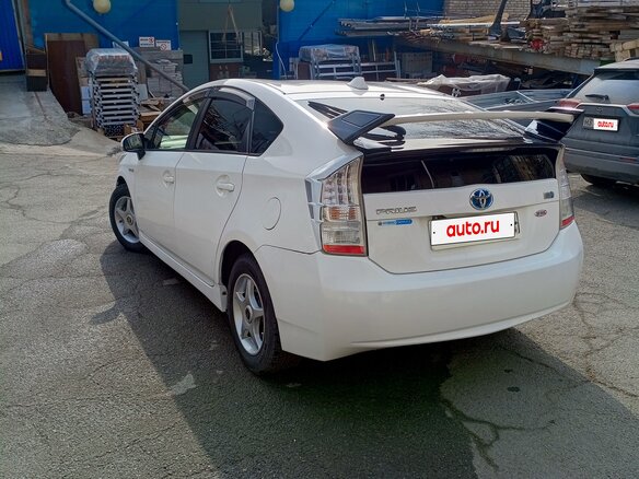 2011 Toyota Prius III (XW30), белый, 900000 рублей - вид 10