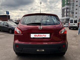 2010 Nissan Qashqai I Рестайлинг, красный, 800000 рублей, вид 3