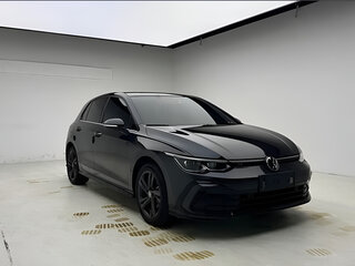 2023 Volkswagen Golf VIII, чёрный, 1910000 рублей, вид 3