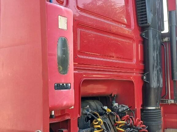 2006 DAF XF 105, красный, 4000000 рублей - вид 14