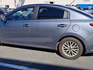 2018 Kia Rio IV, серый, 1250000 рублей, вид 4