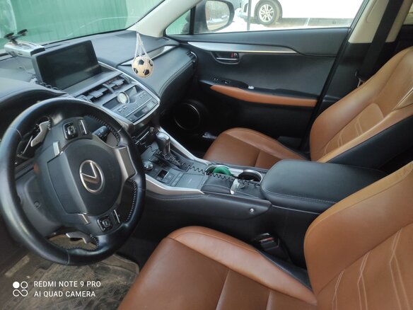 2017 Lexus NX 300 I Рестайлинг, коричневый, 3800000 рублей - вид 13