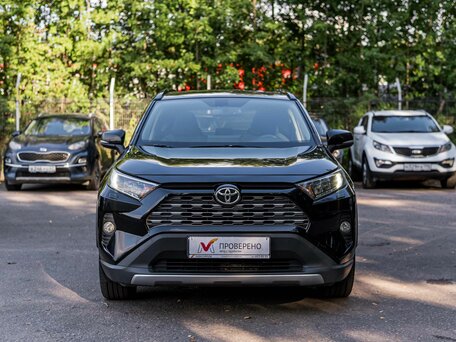 2022 Toyota RAV4 V (XA50), чёрный, 2420000 рублей, вид 3