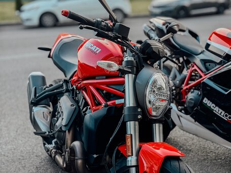 2020 Ducati Monster 821, красный, 589000 рублей, вид 1