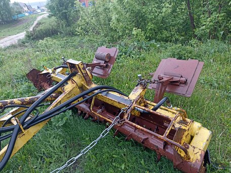 2000 PistenBully 100, красный, 1300000 рублей, вид 4
