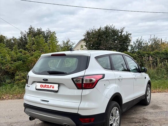 2016 Ford Kuga II Рестайлинг, белый, 1450000 рублей - вид 2