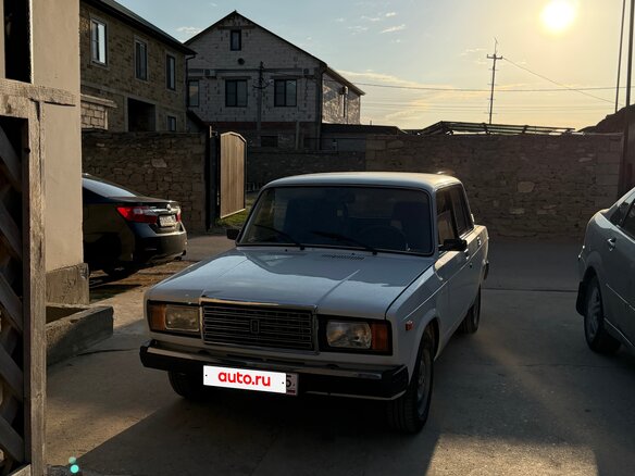 2002 Lada (ВАЗ) 2107, белый, 155000 рублей - вид 3