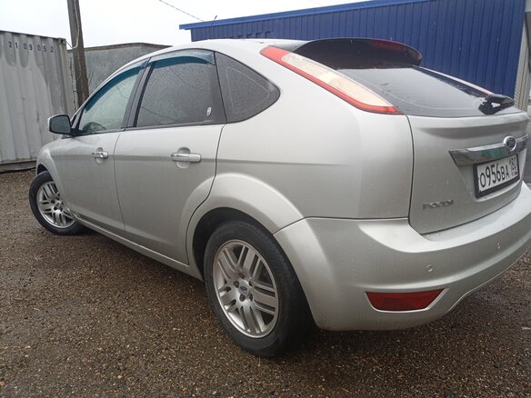 2008 Ford Focus II Рестайлинг, серебристый, 500000 рублей - вид 4
