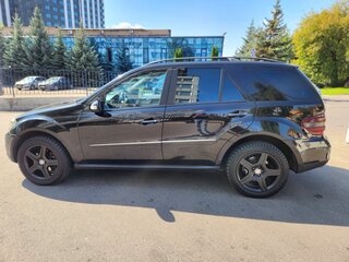 2008 Mercedes-Benz M-Класс 320 II (W164) Рестайлинг, чёрный, 1700000 рублей, вид 4