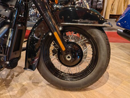 2022 Harley-Davidson Heritage, чёрный, 3500000 рублей, вид 5