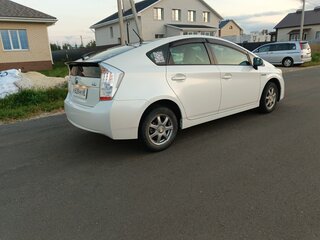 2010 Toyota Prius III (XW30), белый, 950000 рублей, вид 5