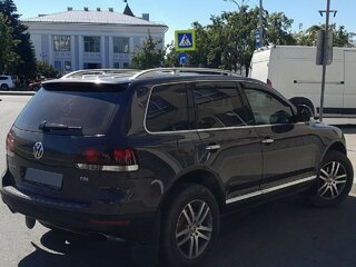 2008 Volkswagen Touareg I Рестайлинг, чёрный, 1450000 рублей, вид 3