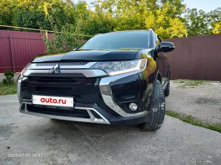 2020 Mitsubishi Outlander III Рестайлинг 3, чёрный, 2100000 рублей, вид 3