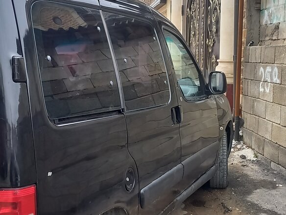 2010 Peugeot Partner I Рестайлинг, чёрный, 390000 рублей - вид 1