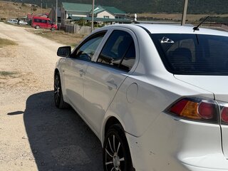 2011 Mitsubishi Lancer X Рестайлинг, белый, 830000 рублей, вид 4