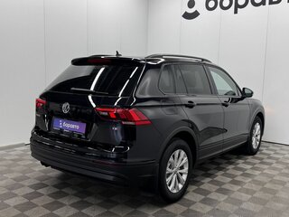 2017 Volkswagen Tiguan II, чёрный, 1533000 рублей, вид 4