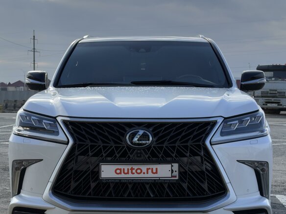 2016 Lexus LX 570 III Рестайлинг 2, белый, 9300000 рублей - вид 1