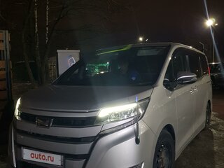 2017 Toyota Noah III (R80) Рестайлинг, серебристый, 2790000 рублей, вид 1