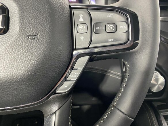 2023 Ram 1500 Crew Cab V, чёрный - вид 18