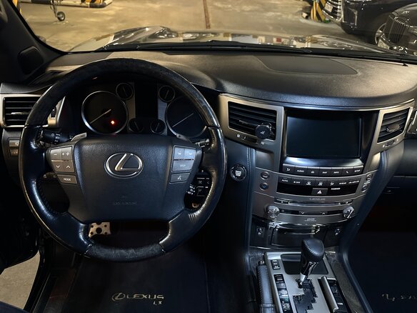 2015 Lexus LX 570 III Рестайлинг, чёрный, 4600000 рублей - вид 15