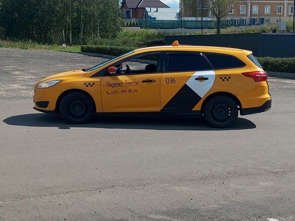 2016 Ford Focus III Рестайлинг, жёлтый, 698000 рублей - вид 3