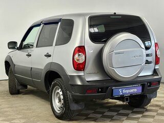 2018 Chevrolet Niva I Рестайлинг, серебристый, 795000 рублей, вид 3