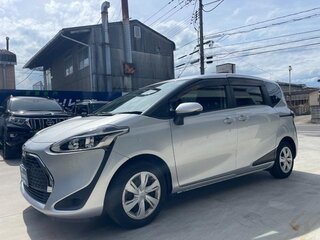 2021 Toyota Sienta II Рестайлинг, серый, 1100000 рублей, вид 4